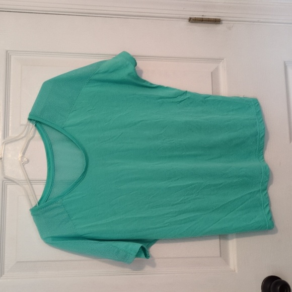 Women's Assorted Athletic Shirts - Lot Of 7 - Picture 12 of 15